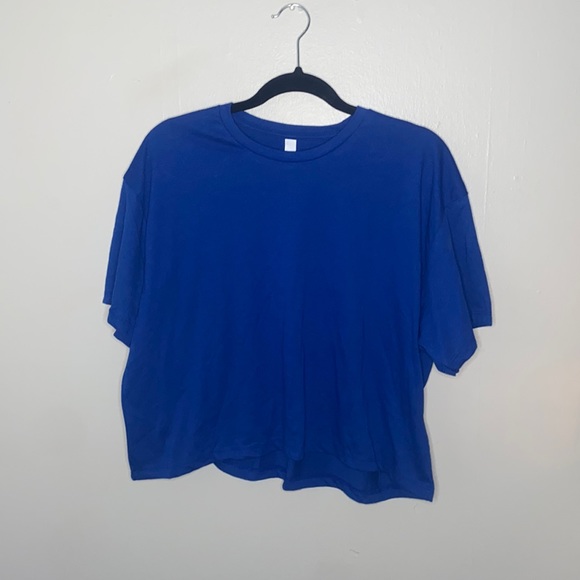 Tops - 🎲Cropped royal blue short sleeved top!